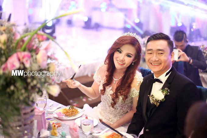 Beautiful Wedding at Mercure Hotel Surabaya by Five Stars Wedding Organizer by Moire Photo & Video - 014 Beautiful Wedding at Mercure Hotel Surabaya by Five Stars Wedding Organizer by Moire Photo & Video - 014