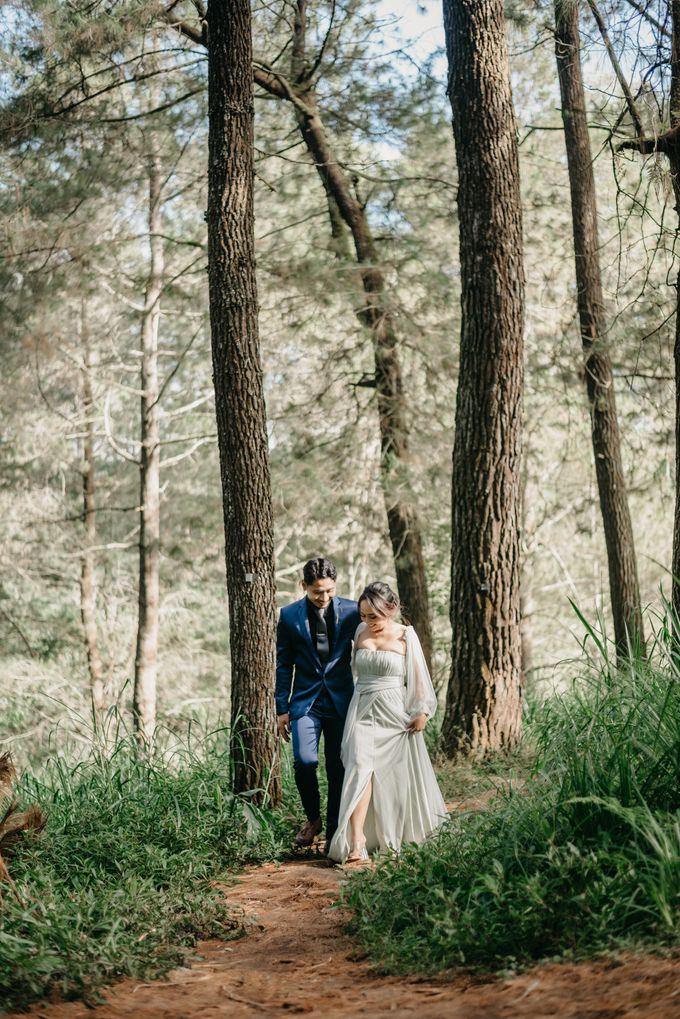 From The Mountain to The Sea // Prewedding in Bali by Mariyasa - 003