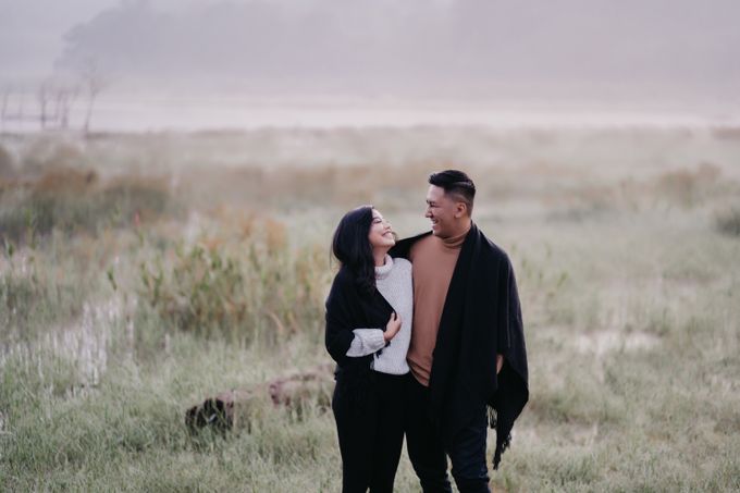 Prewedding at Danau Tamblingan Bali by Mariyasa - 006