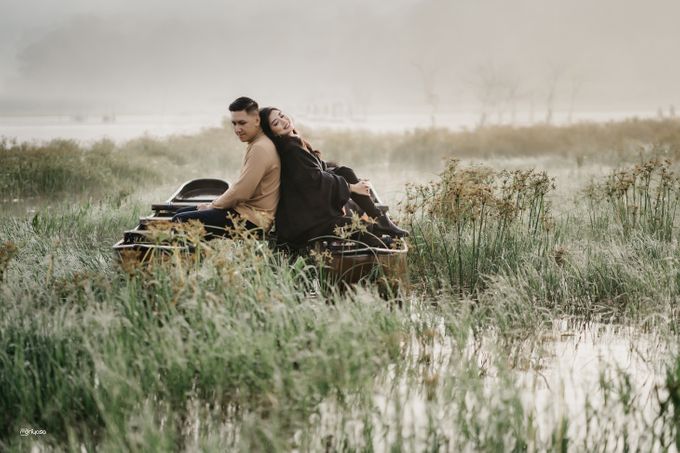 Prewedding at Danau Tamblingan Bali by Mariyasa - 004