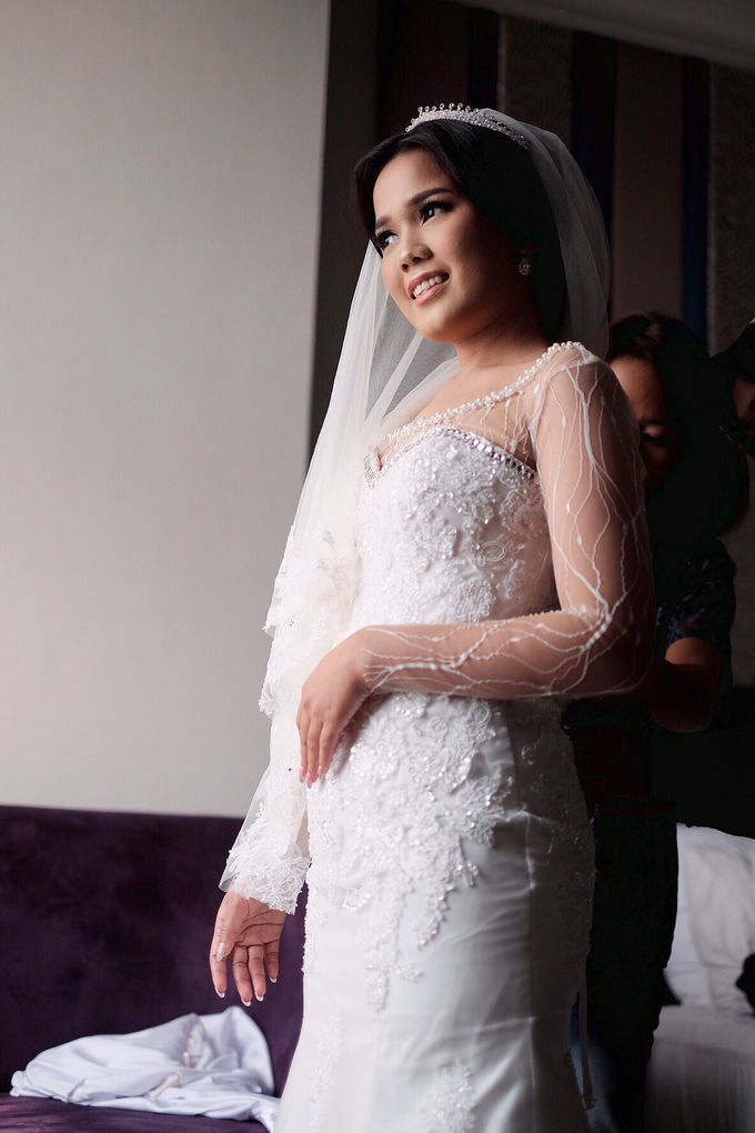 Makeup and Hairdo for Grendy & Magdalena Wedding by Magdalena Young Bridal - 007 Makeup and Hairdo for Grendy & Magdalena Wedding by Magdalena Young Bridal - 007