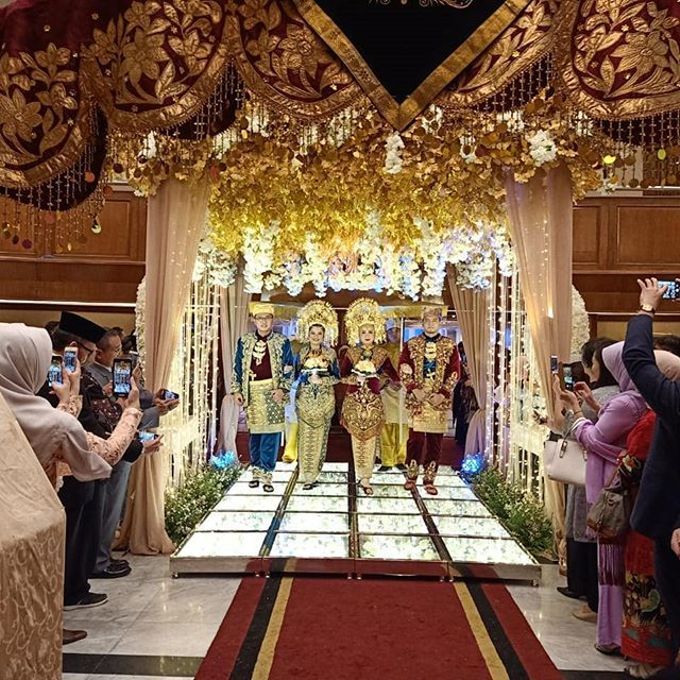 Pernikahan Unik 2 Pengantin Sekaligus by PUSPITA SAWARGI (wedding and catering service) - 005