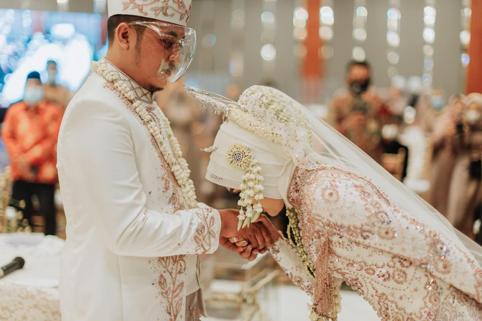 The Wedding of Lucita & Pandi by JW Marriott Hotel Surabaya - 009 The Wedding of Lucita & Pandi by JW Marriott Hotel Surabaya - 009