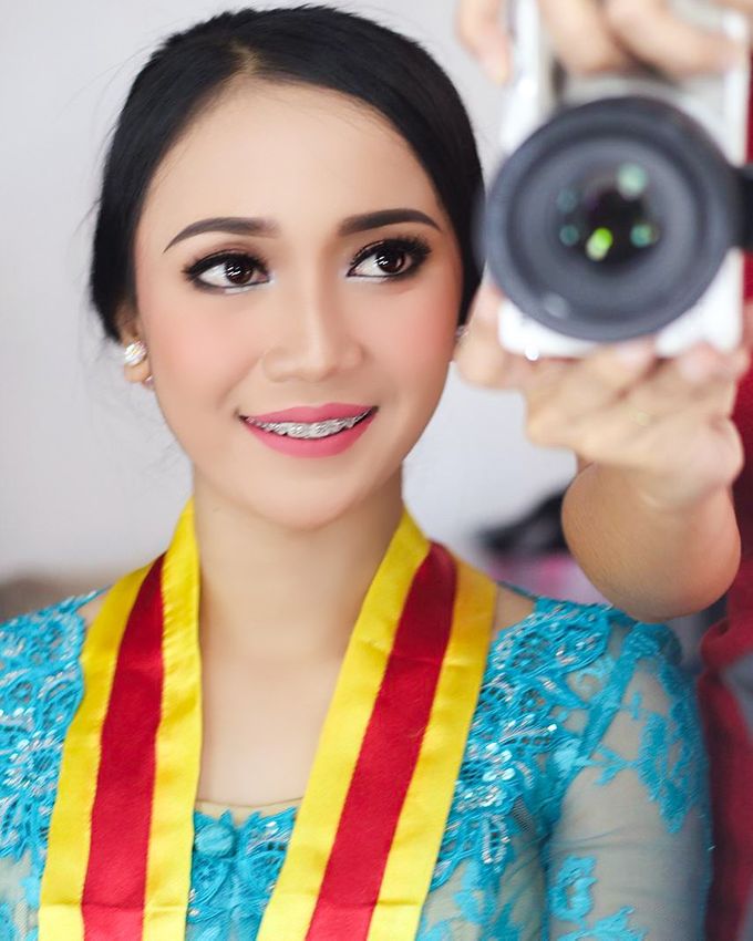 Make Up Wisuda Jogja | MUA Wisuda Jogja by Rumah Rias Itut Bambang - 013 Make Up Wisuda Jogja | MUA Wisuda Jogja by Rumah Rias Itut Bambang - 013