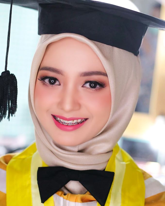 Make Up Wisuda Jogja | MUA Wisuda Jogja by Rumah Rias Itut Bambang - 011 Make Up Wisuda Jogja | MUA Wisuda Jogja by Rumah Rias Itut Bambang - 011