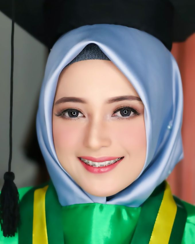 Make Up Wisuda Jogja | MUA Wisuda Jogja by Rumah Rias Itut Bambang - 012 Make Up Wisuda Jogja | MUA Wisuda Jogja by Rumah Rias Itut Bambang - 012