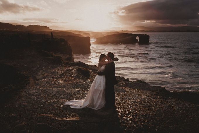 Cathedrals Beach by Manuel Balles. Wedding Photographer. - 022