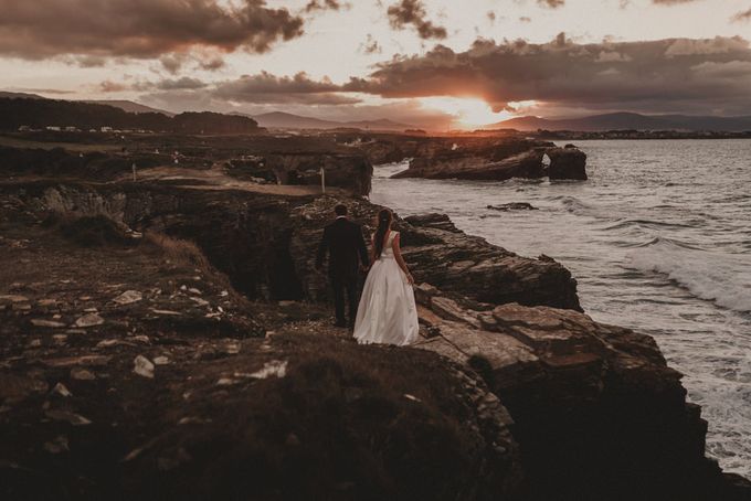 Cathedrals Beach by Manuel Balles. Wedding Photographer. - 027