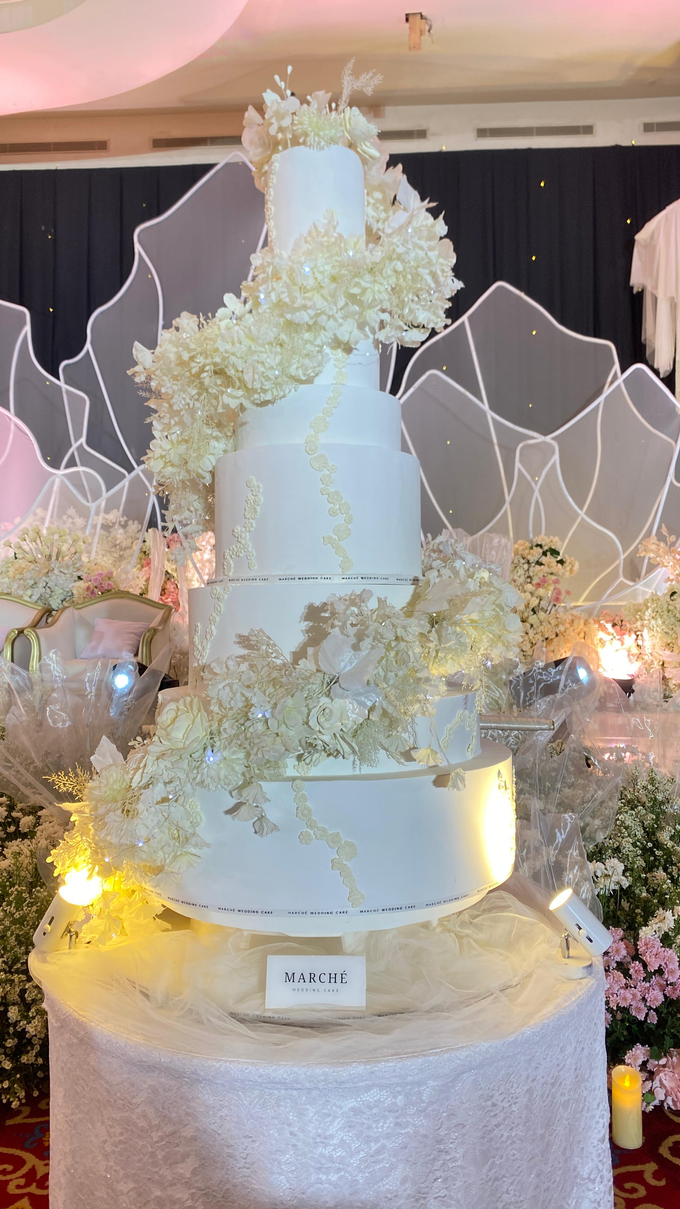 Wedding 07 Juli 2024
Michael & Liza by Marche Wedding Cake - 006