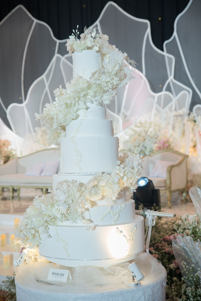 Wedding 07 Juli 2024
Michael & Liza by Marche Wedding Cake - 010