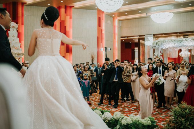 Markus & Ferli Wedding Day - Grand Mercure Kemayoran by Yogie Pratama - 005 Markus & Ferli Wedding Day - Grand Mercure Kemayoran by Yogie Pratama - 005