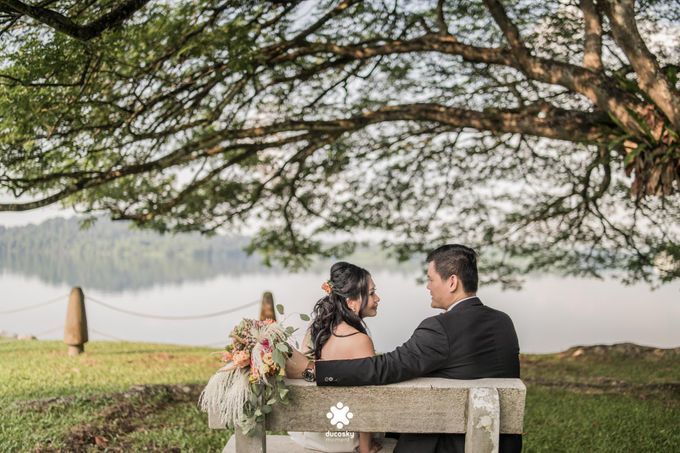 Martin Jnet Pre-Wedding | Strolling in a Park by Ducosky - 002