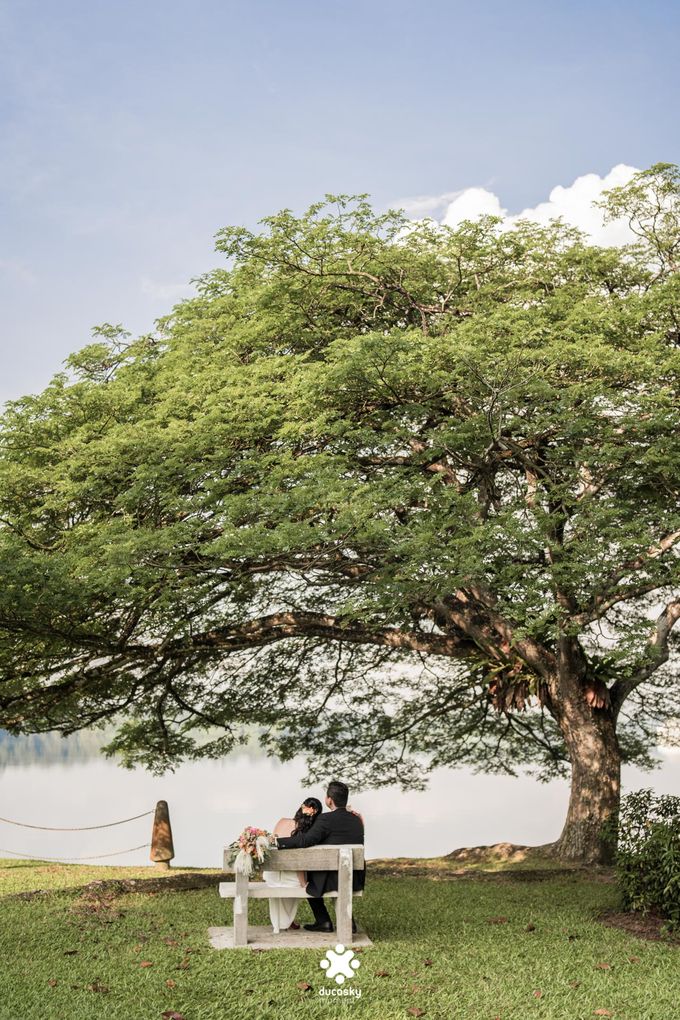 Martin Jnet Pre-Wedding | Strolling in a Park by Ducosky - 006