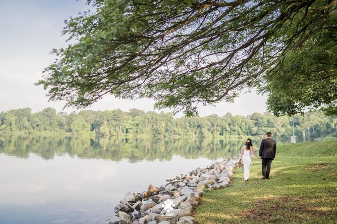 Martin Jnet Pre-Wedding | Strolling in a Park by Ducosky - 010