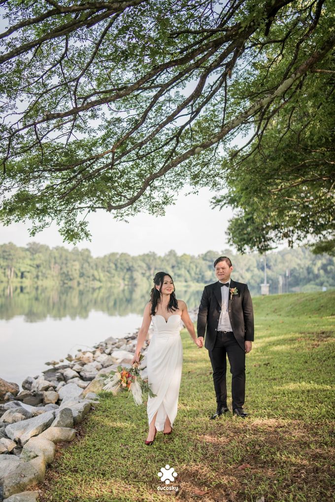 Martin Jnet Pre-Wedding | Strolling in a Park by Ducosky - 011