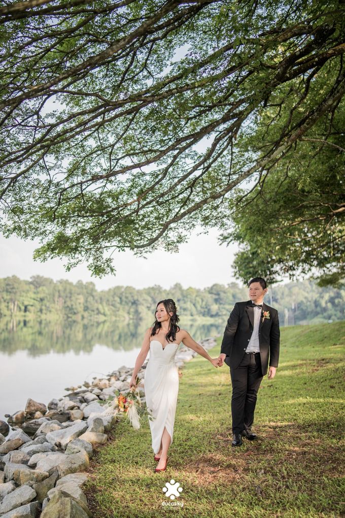 Martin Jnet Pre-Wedding | Strolling in a Park by Ducosky - 012