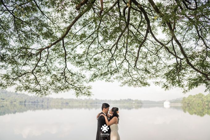 Martin Jnet Pre-Wedding | Strolling in a Park by Ducosky - 014