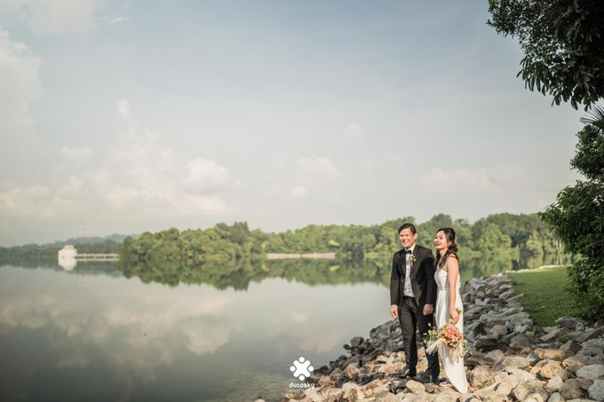 Martin Jnet Pre-Wedding | Strolling in a Park by Ducosky - 019