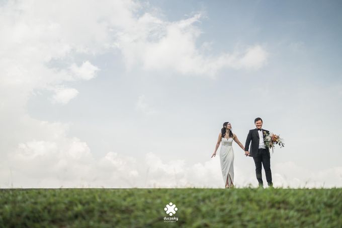 Martin Jnet Pre-Wedding | Strolling in a Park by Ducosky - 020