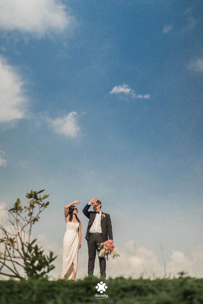 Martin Jnet Pre-Wedding | Strolling in a Park by Ducosky - 024