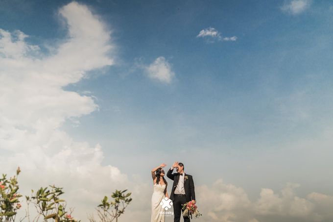 Martin Jnet Pre-Wedding | Strolling in a Park by Ducosky - 025