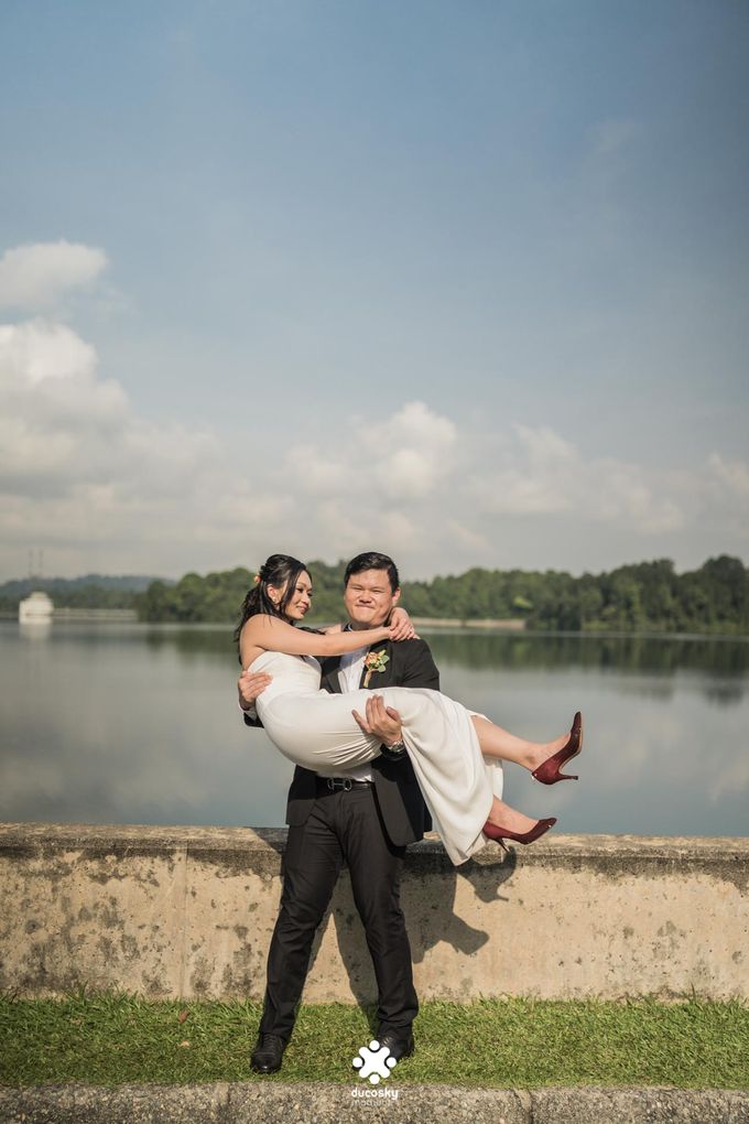 Martin Jnet Pre-Wedding | Strolling in a Park by Ducosky - 026