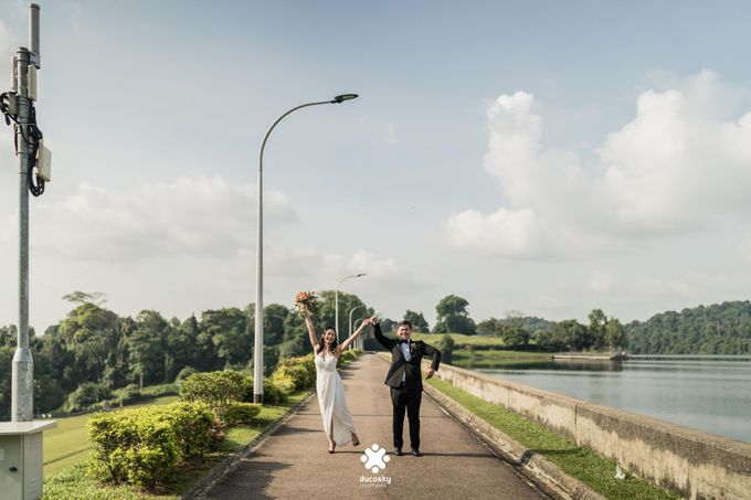 Martin Jnet Pre-Wedding | Strolling in a Park by Ducosky - 027