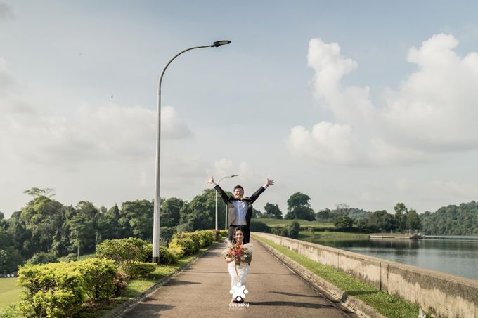 Martin Jnet Pre-Wedding | Strolling in a Park by Ducosky - 029