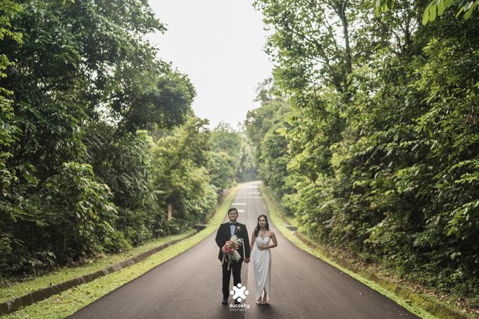 Martin Jnet Pre-Wedding | Strolling in a Park by Ducosky - 037