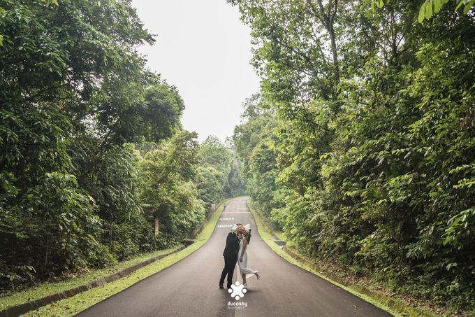 Martin Jnet Pre-Wedding | Strolling in a Park by Ducosky - 038