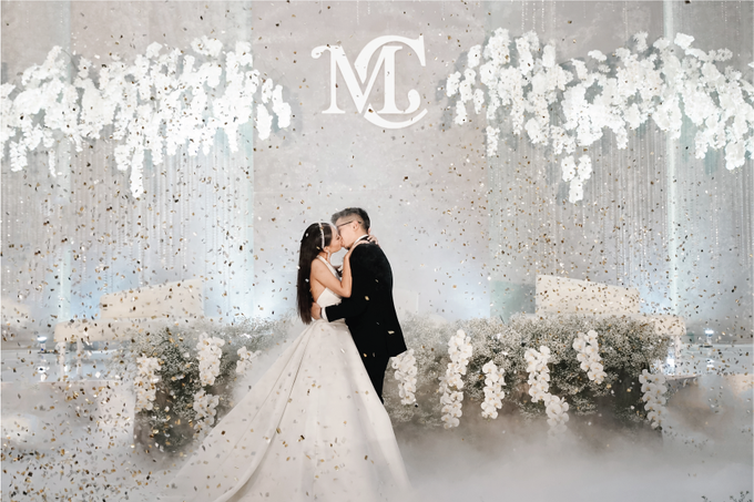 Michael & Cindy Wedding Decoration at Pullman Grand Ballroom, Bandung by MY MUSE BY YOFI - 014