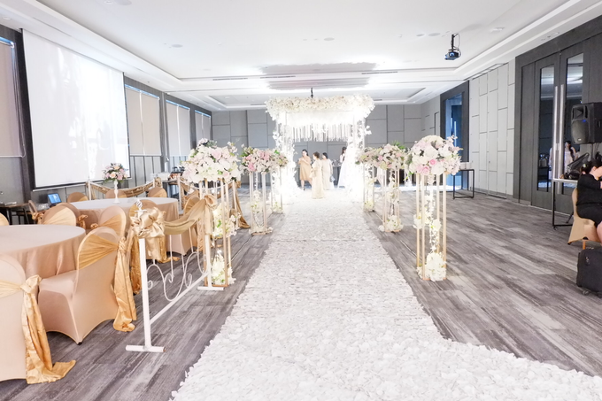 Sky Ball Room Wedding Kevin & Yunita by Mercure Jakarta Sabang - 024 Sky Ball Room Wedding Kevin & Yunita by Mercure Jakarta Sabang - 024