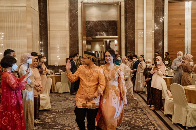 Merry & Anugrah Wedding at Kempinski Ballroom Jakarta by AKSA Creative - 028