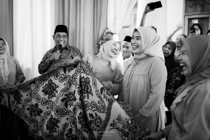 Yayuk & Aldi Engagement Session by martialova photoworks - 008