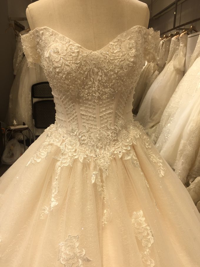 Wedding Dress by Sewa Gaun Pesta - 022 Wedding Dress by Sewa Gaun Pesta - 022