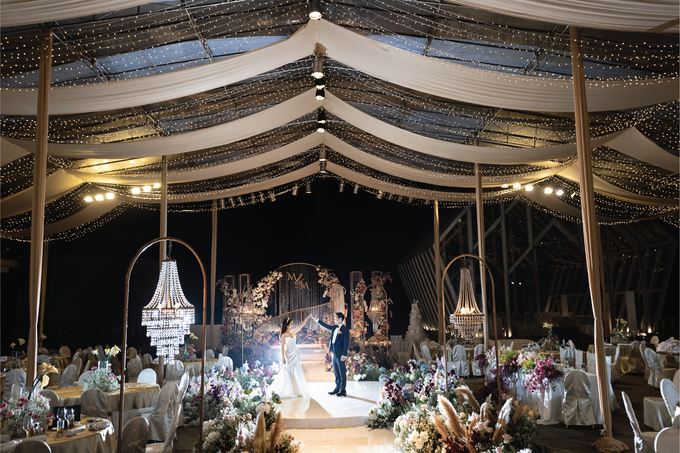 Michael & Melissa Wedding Decoration at Intercontinental Diamond by Everglow Pagar Ayu - 031