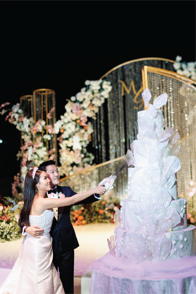 Michael & Melissa Wedding Decoration at Intercontinental Diamond by Everglow Pagar Ayu - 020