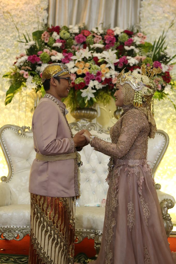 Earliera & Ary Wedding by PUSPITA SAWARGI (wedding and catering service) - 014