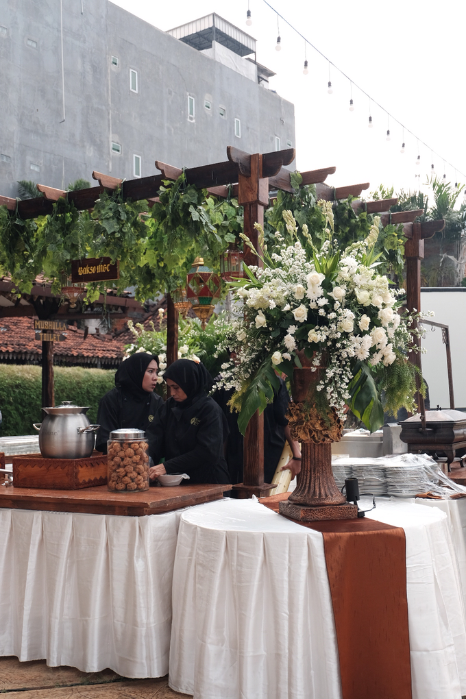 Pasar Rakyat Wedding Themed of Aviana & Sugi by Mutiara Garuda Catering - 021