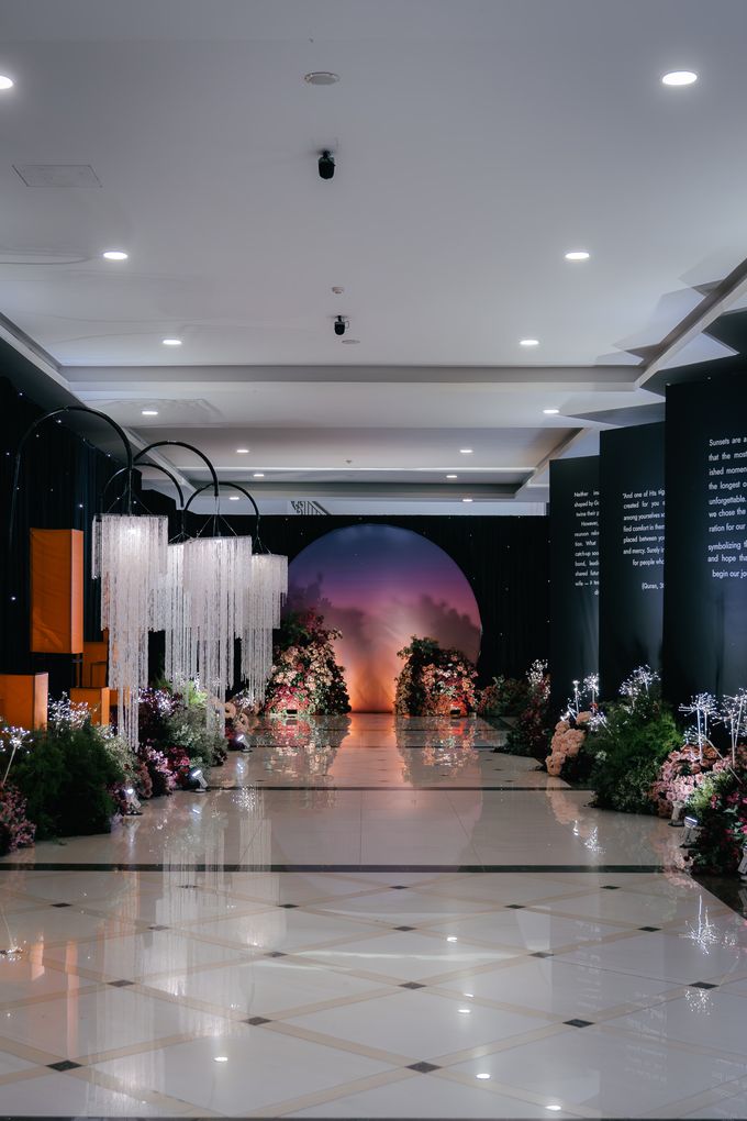 Nafila & Rizqi Wedding Decoration at Sudirman Grand Ballroom by viding - 015 Nafila & Rizqi Wedding Decoration at Sudirman Grand Ballroom by viding - 015