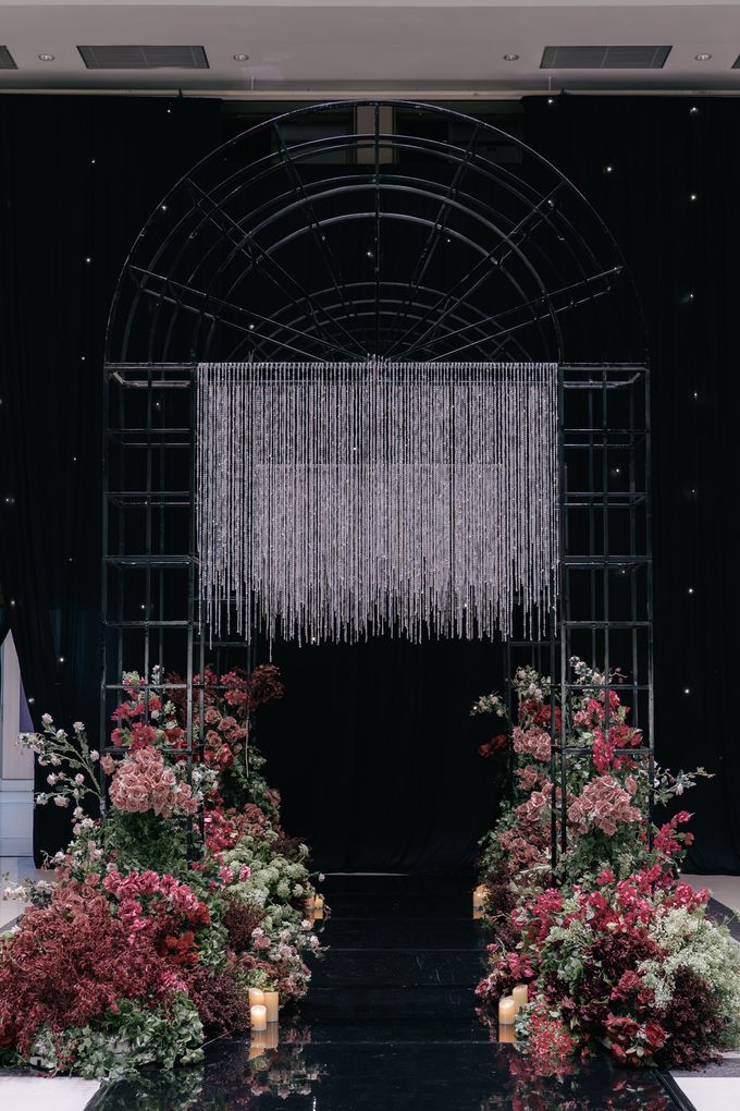 Nafila & Rizqi Wedding Decoration at Sudirman Grand Ballroom by viding - 005 Nafila & Rizqi Wedding Decoration at Sudirman Grand Ballroom by viding - 005