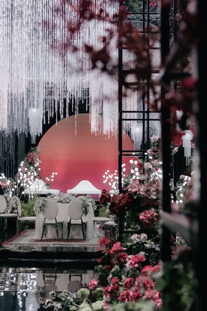 Nafila & Rizqi Wedding Decoration at Sudirman Grand Ballroom by viding - 011 Nafila & Rizqi Wedding Decoration at Sudirman Grand Ballroom by viding - 011