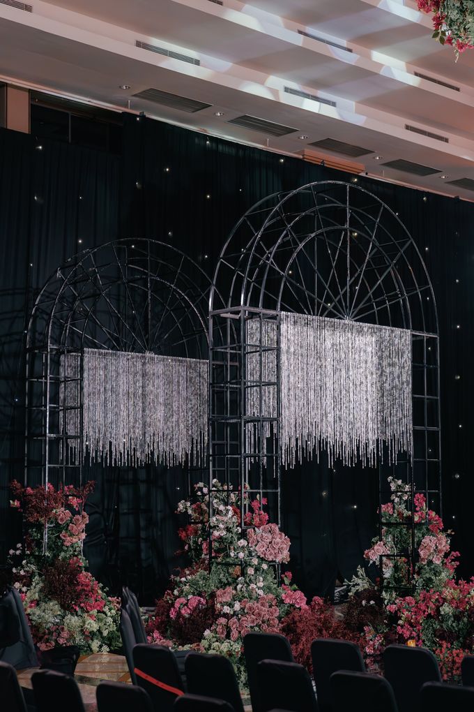 Nafila & Rizqi Wedding Decoration at Sudirman Grand Ballroom by viding - 006 Nafila & Rizqi Wedding Decoration at Sudirman Grand Ballroom by viding - 006