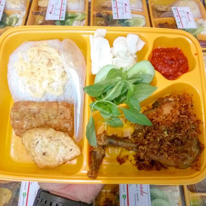 Nasi Box dan Tumpeng Mini by Momade ID - 001 Nasi Box dan Tumpeng Mini by Momade ID - 001