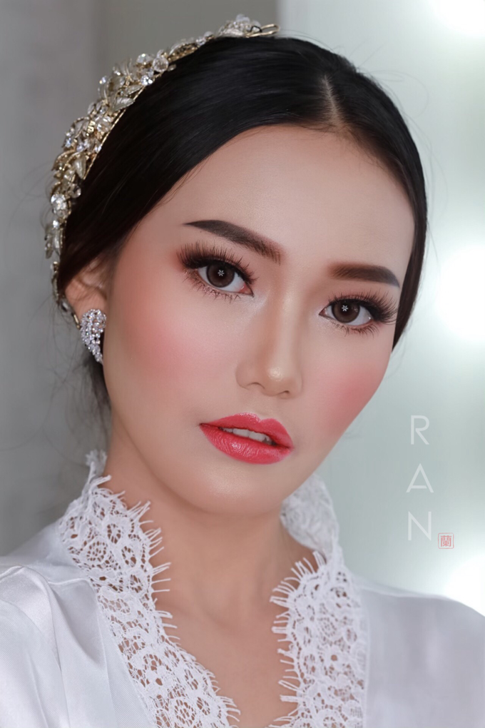 Wedding makeup and hairdo by Natcha Makeup Studio - 001