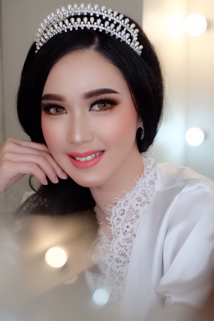 Bride Makeup by KYRIA WEDDING - 001