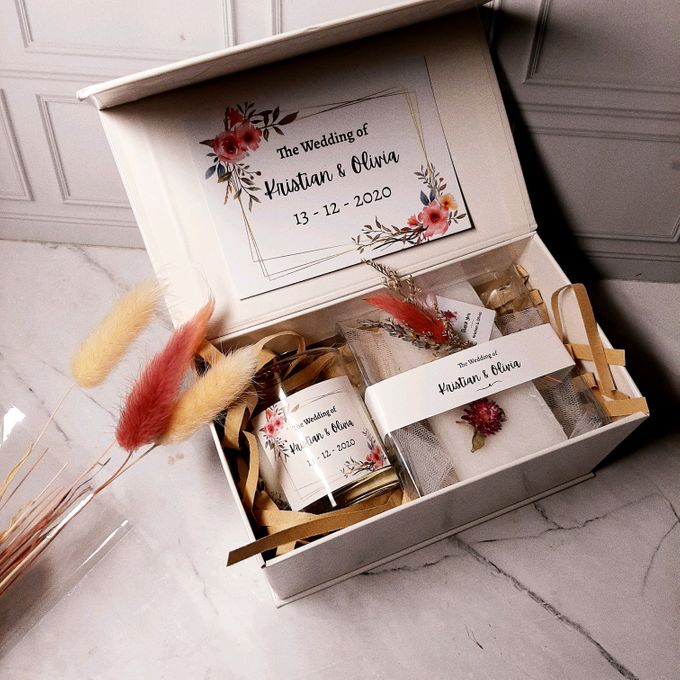 Kristian & Olivia Wedding Giftset by nunagift - 001 Kristian & Olivia Wedding Giftset by nunagift - 001