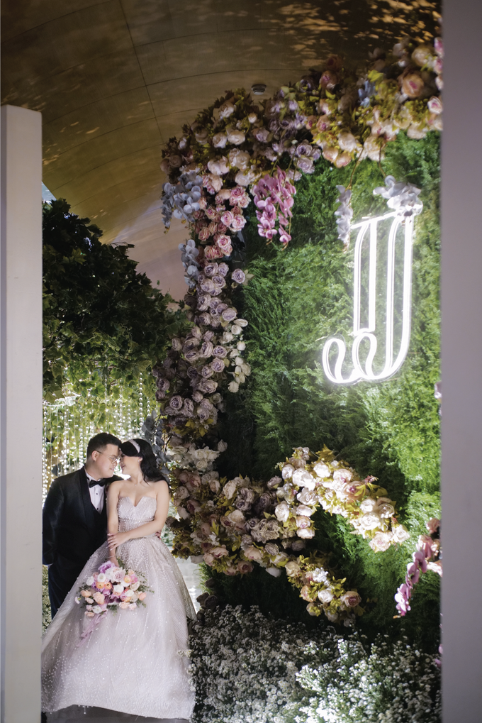 Jimmy & Jessica Wedding Decoration at Hilton Ballroom, Bandung by Valentine Wedding Decoration - 002