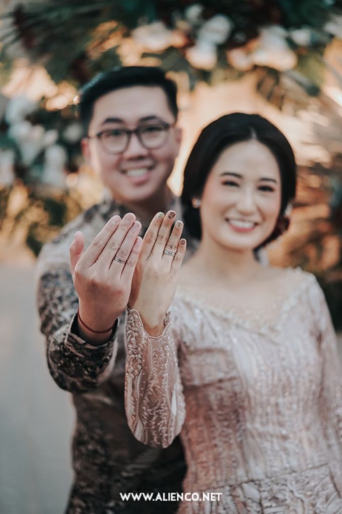 The Engagement of Andari & Fatahillah by alienco photography - 030 The Engagement of Andari & Fatahillah by alienco photography - 030