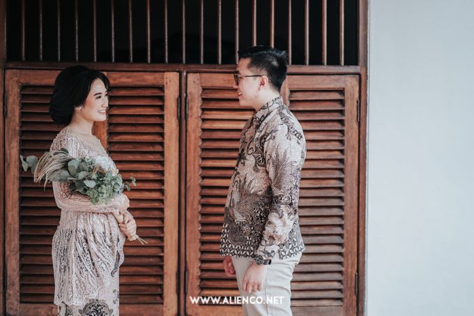 The Engagement of Andari & Fatahillah by alienco photography - 041